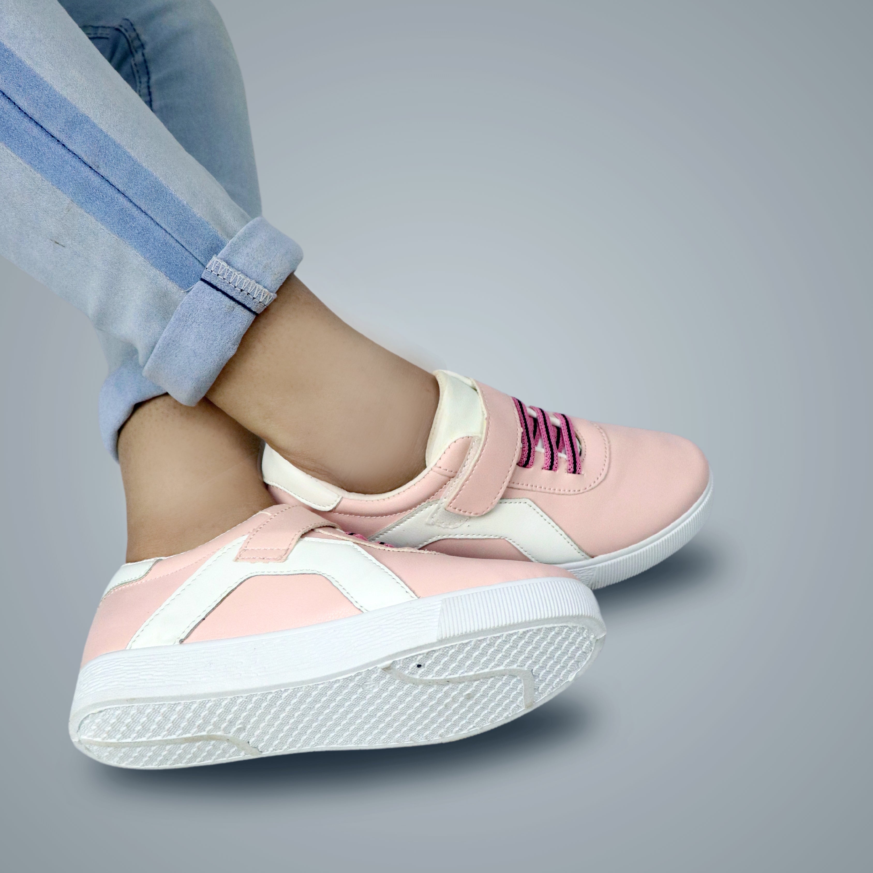 Pretty in Pink sneakers / 700910